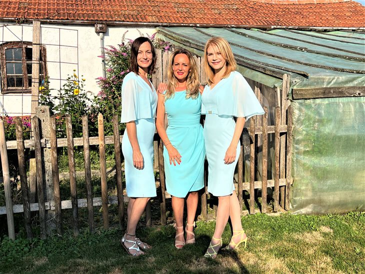 Der Bauernhof bietet viele tolle Fotomotive für Kathrin Anna Stahl, Stefanie Hausner und Silke Popp (©Foto: Martin Schmitz)